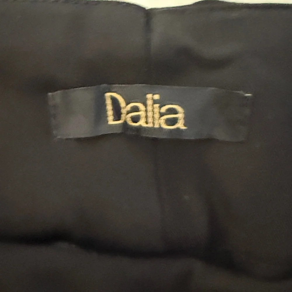 Dalia Women's‎ Black Mid rise Pants with built in tummy control. NWT.
